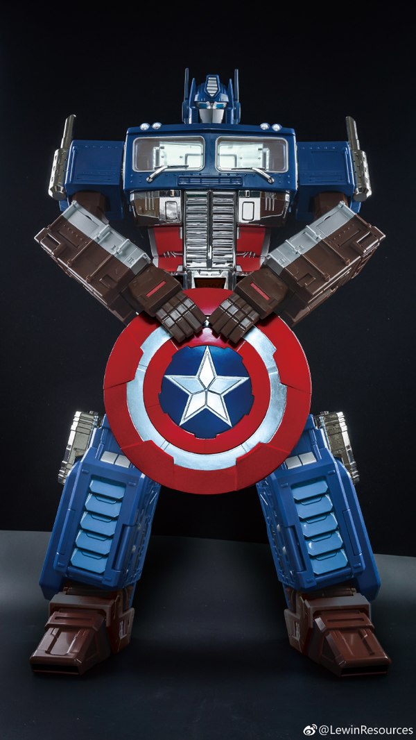 Transformers Mp10 Captain America Style Optimus Prime  (5 of 9)